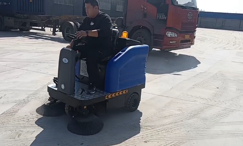 江蘇富強(qiáng)物流 DJ1300F 室外道路水泥地面清掃灰土.png